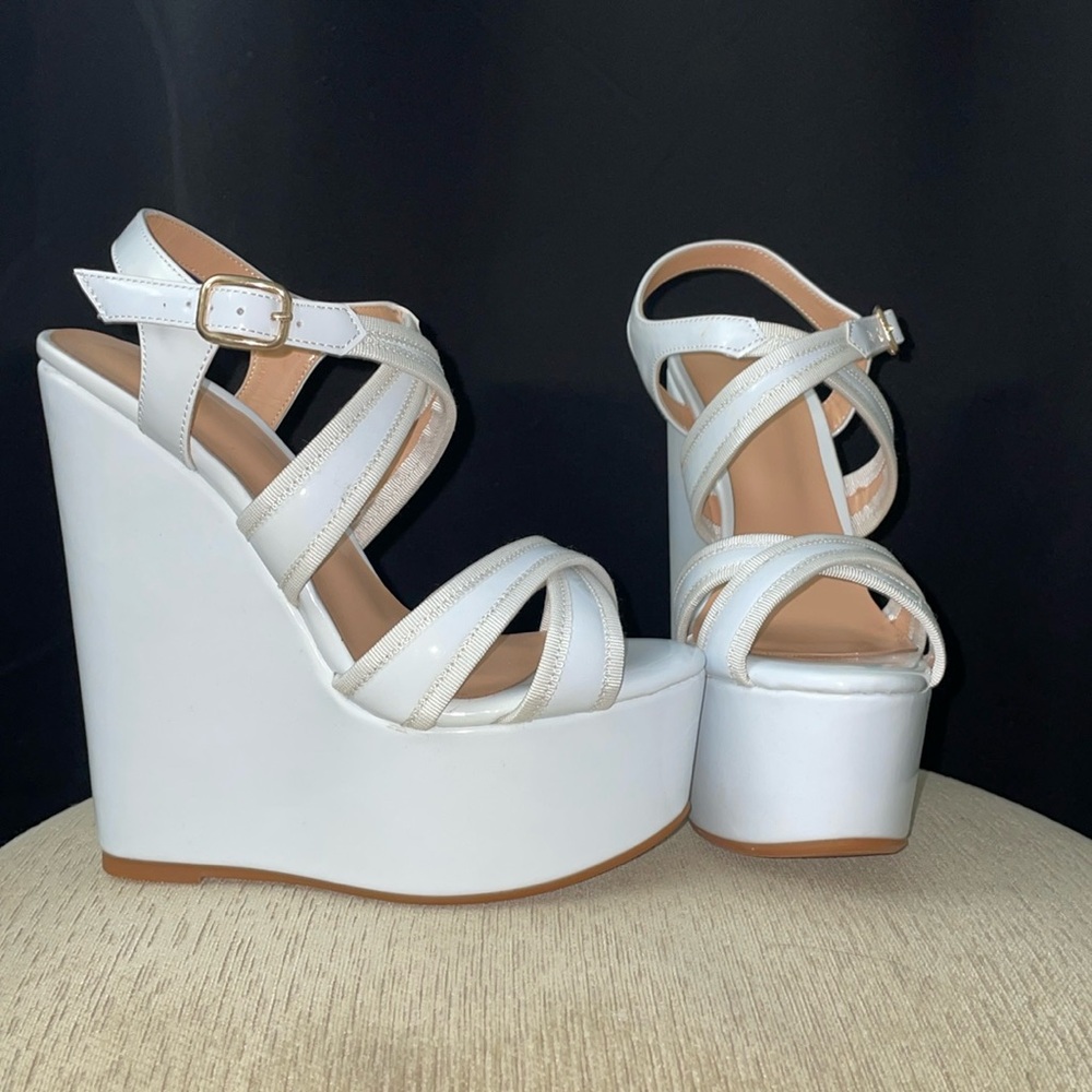 Patent white wedges